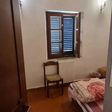 Cozy Bedroom Pisa